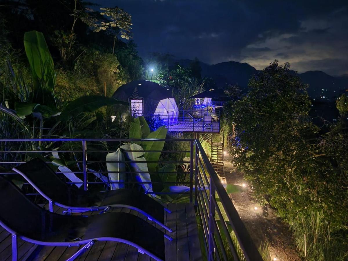 ホテル Solaris Glamping Exclusive Tena エクステリア 写真